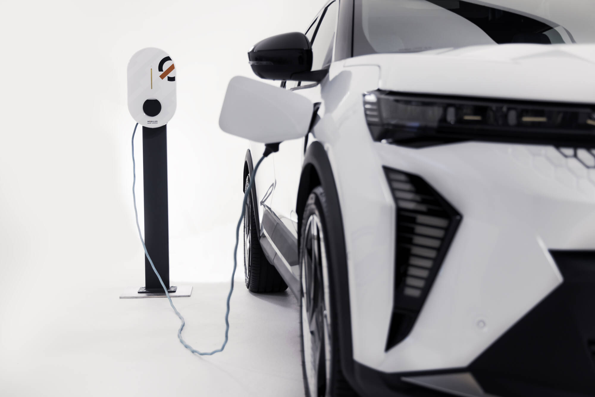 Renaultsceniciconicblancnacre048 (2)