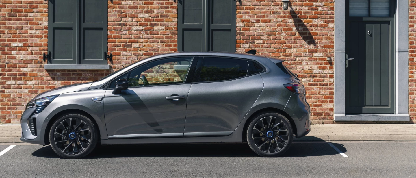 Nuova Clio(1440 × 616 Px)