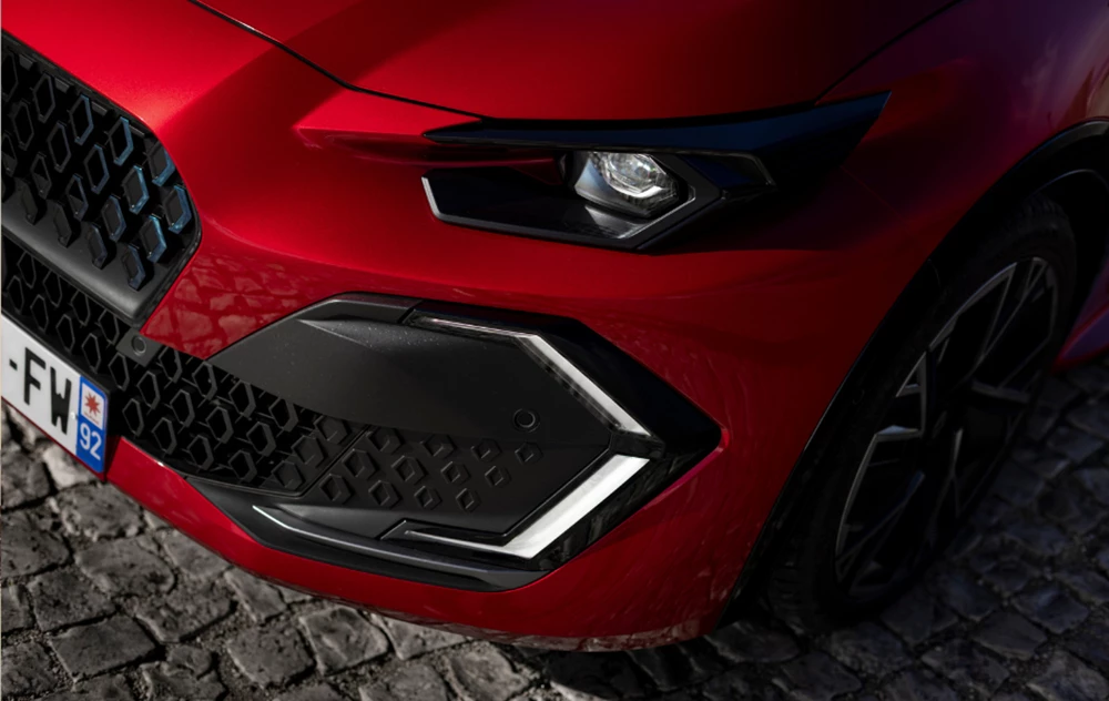 Nuova Renault Clio Full Hybrid E-Tech: design, innovazione e stile